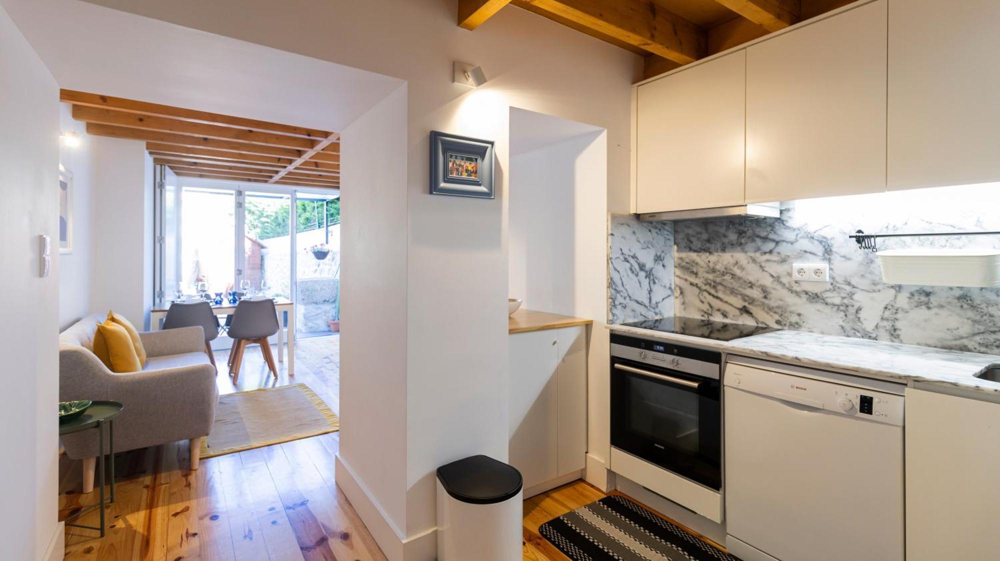 City Center Duplex W Patio By Lovelystay ポルト エクステリア 写真